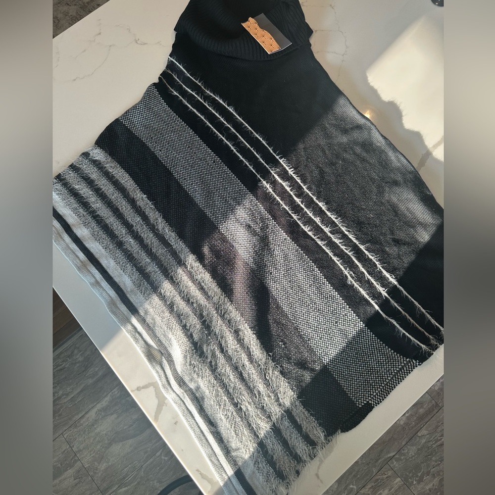 Liz Jordan Turtle Neck Poncho NWT